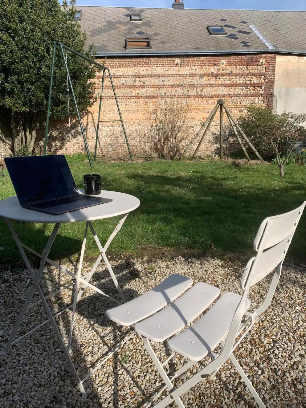 Appartement Spacieux Et Elegant Avec Jardin Montivilliers Exterior foto