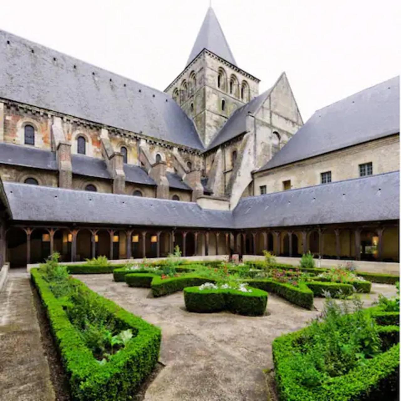 Appartement Spacieux Et Elegant Avec Jardin Montivilliers Exterior foto